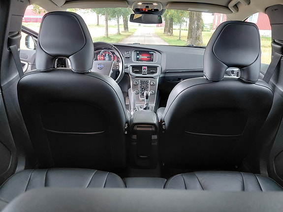 Volvo V40 14 of 30
