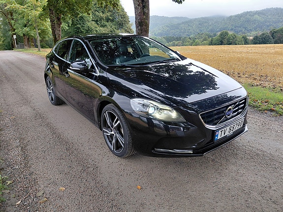 Volvo V40 3 of 30