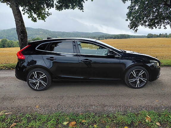 Volvo V40 4 of 30