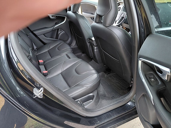 Volvo V40 12 of 30