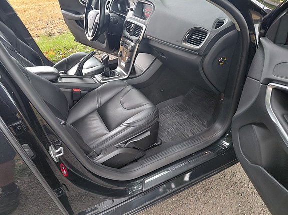 Volvo V40 11 of 30