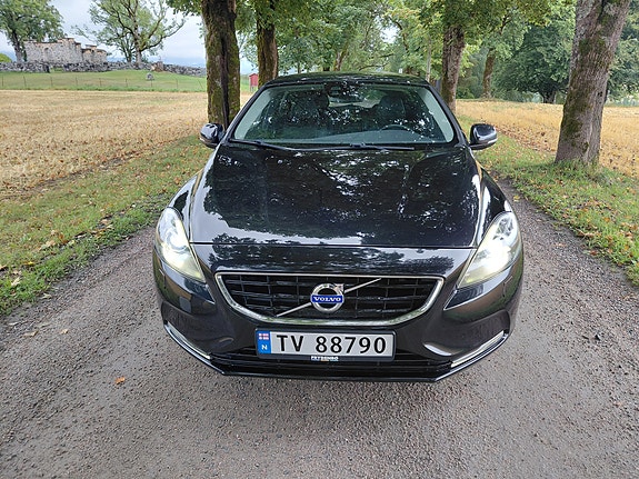 Volvo V40 2 of 30