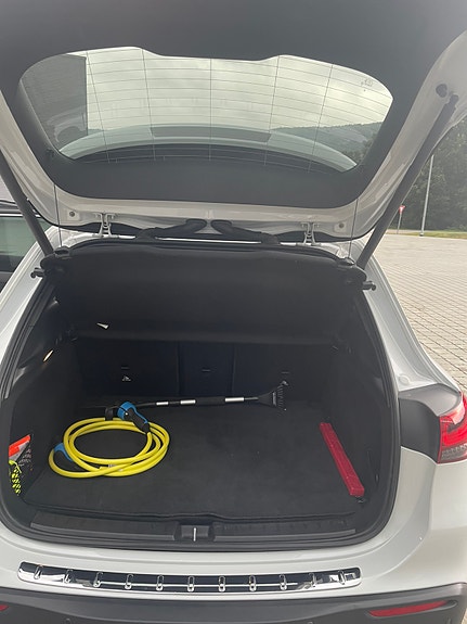 Mercedes-Benz EQA300 14 of 20