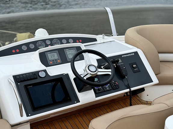 Princess  P58, D12 800, Hold trøstere, Nyere navi, senterlugar. To ankervinsjer. 12 of 30
