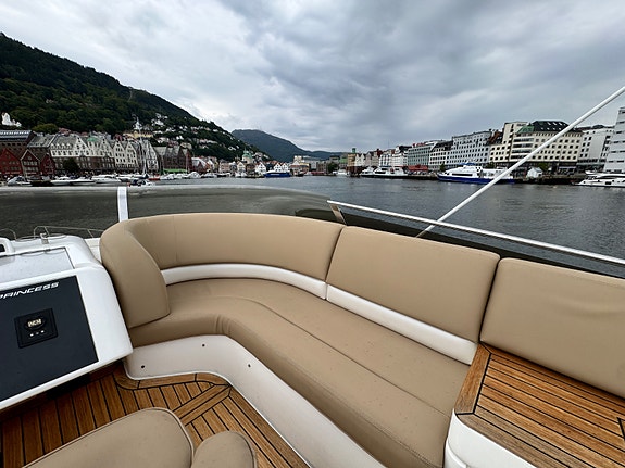 Princess  P58, D12 800, Hold trøstere, Nyere navi, senterlugar. To ankervinsjer. 18 of 30