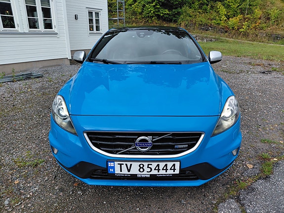 Volvo V40 2 of 30