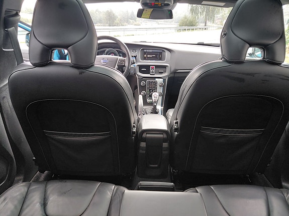 Volvo V40 14 of 30