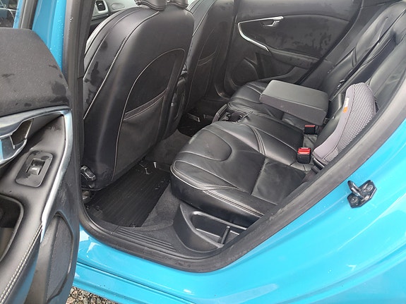 Volvo V40 10 of 30