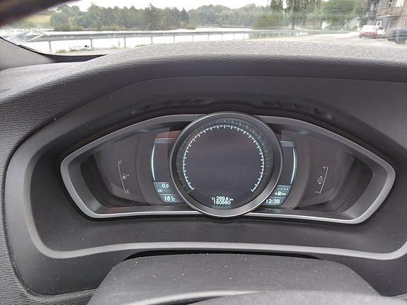 Volvo V40 20 of 30