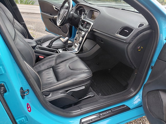 Volvo V40 11 of 30