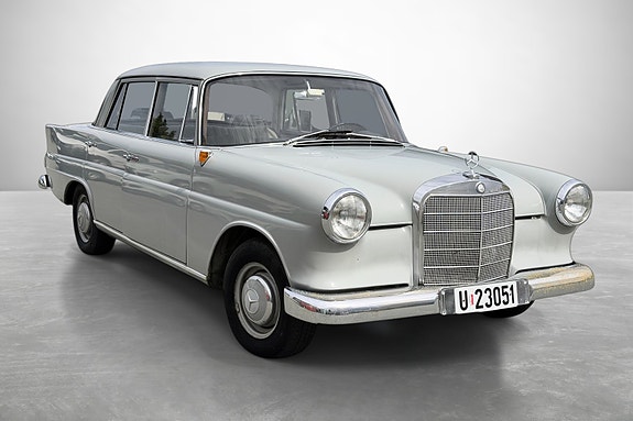 Mercedes-Benz 190 2 of 30