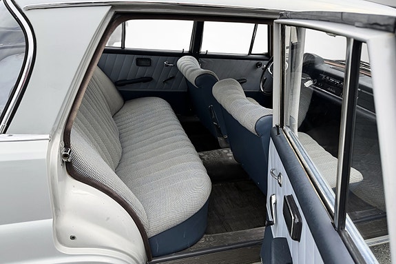 Mercedes-Benz 190 29 of 30