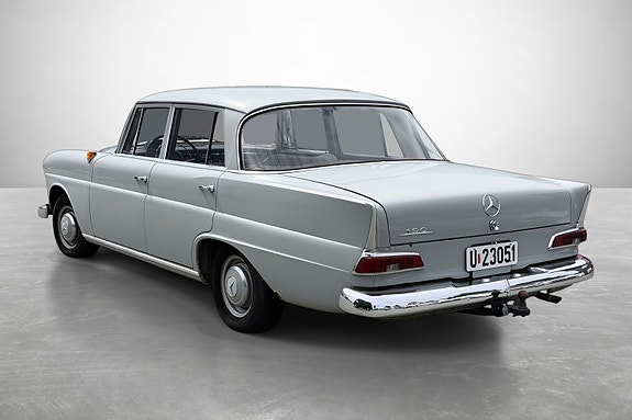Mercedes-Benz 190 9 of 30