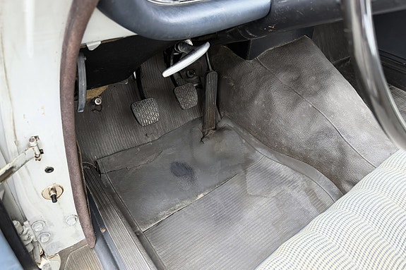 Mercedes-Benz 190 25 of 30
