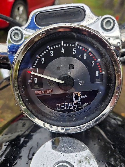 Harley-Davidson XL 883C Custom 2 of 8