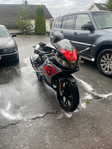 Aprilia RS4 125 2 of 14