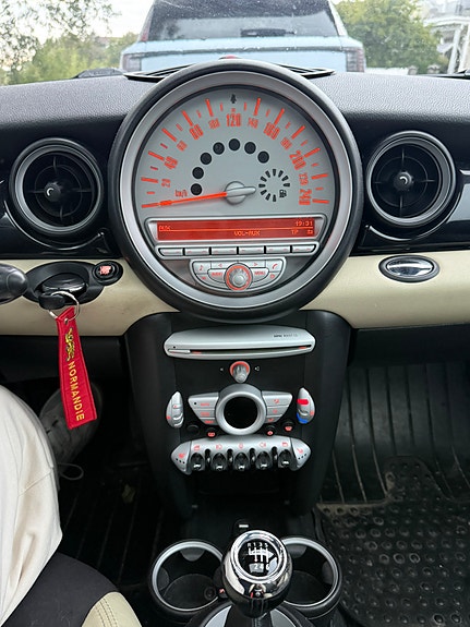 MINI Cooper 6 of 15