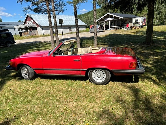 Mercedes-Benz 450 SL 3 of 7