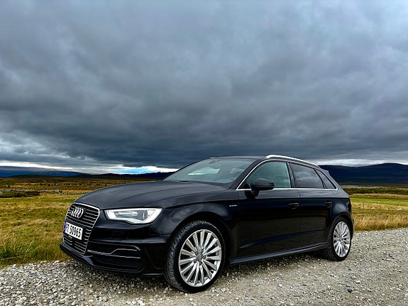Audi e-tron 11 of 22