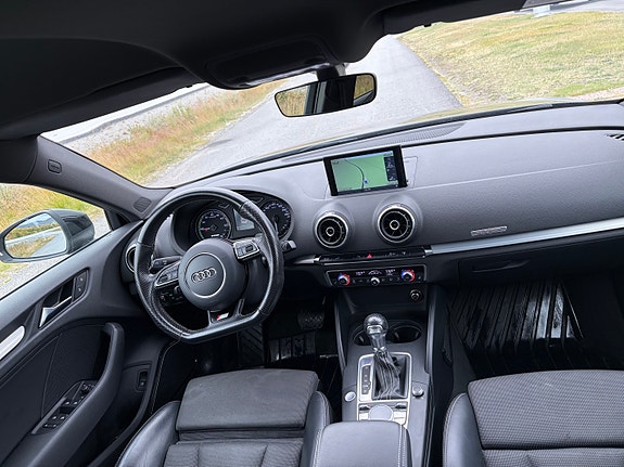 Audi e-tron 7 of 22