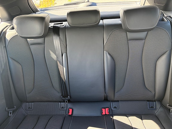 Audi e-tron 9 of 22