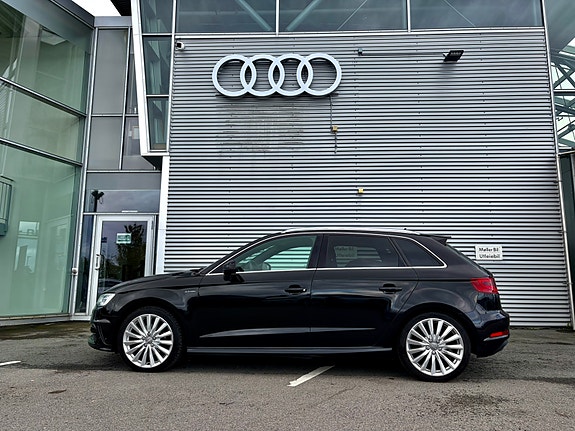 Audi e-tron 2 of 22