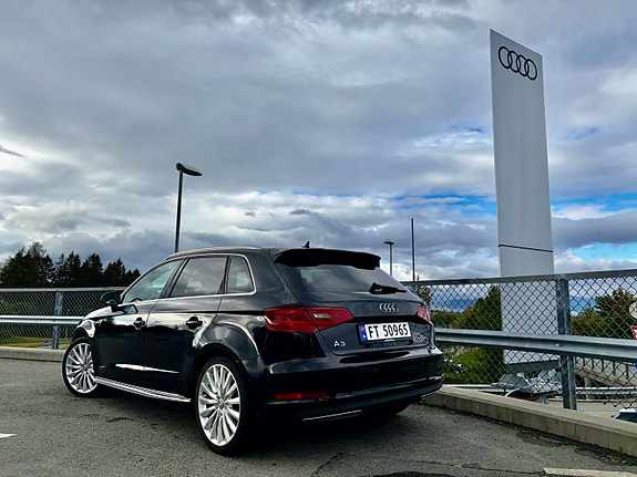 Audi e-tron 4 of 22