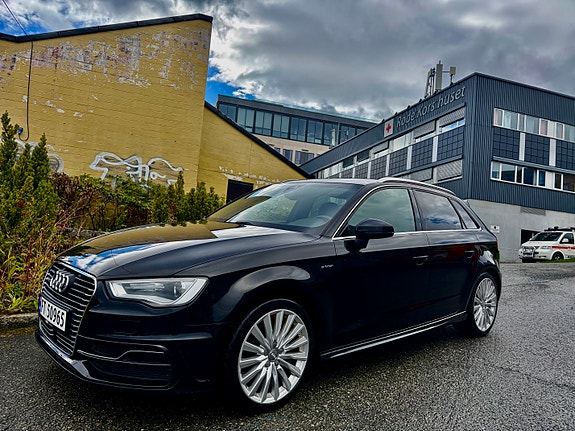 Audi e-tron 8 of 22