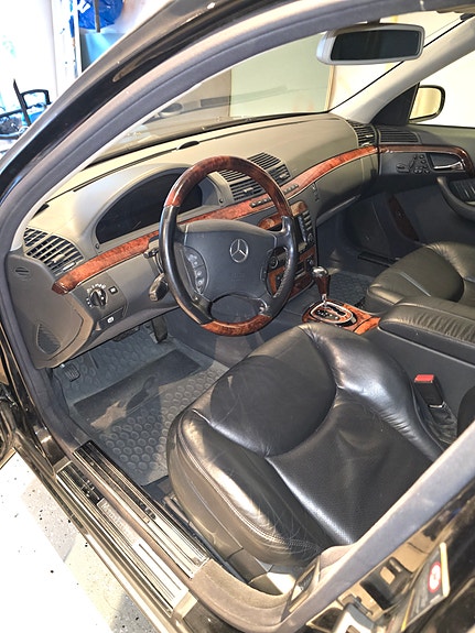 Mercedes-Benz S320 13 of 24