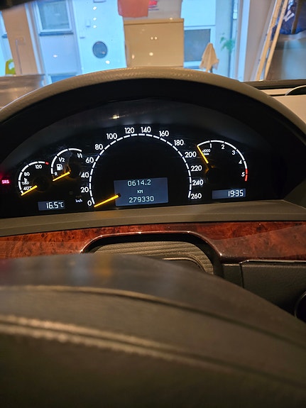 Mercedes-Benz S320 20 of 24