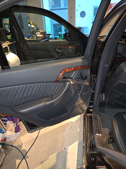 Mercedes-Benz S320 16 of 24