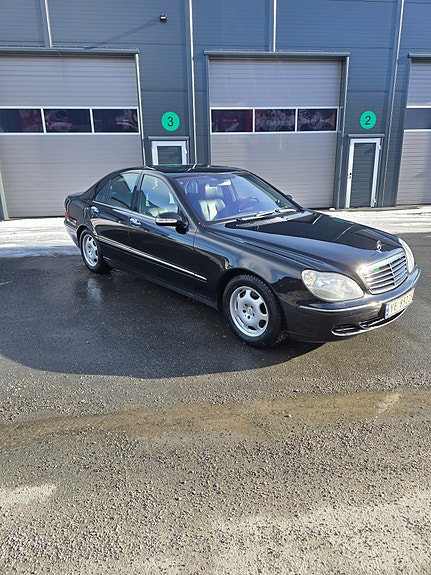 Mercedes-Benz S320 3 of 24