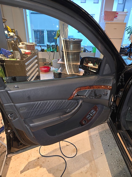 Mercedes-Benz S320 11 of 24