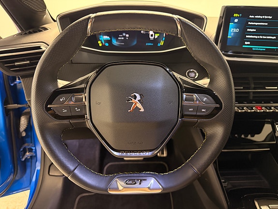 Peugeot 208 19 of 30
