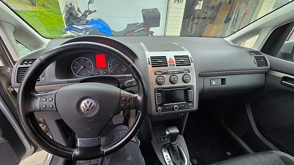 Volkswagen Touran 4 of 8