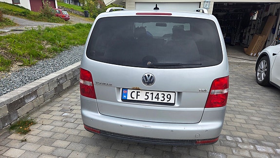 Volkswagen Touran 2 of 8