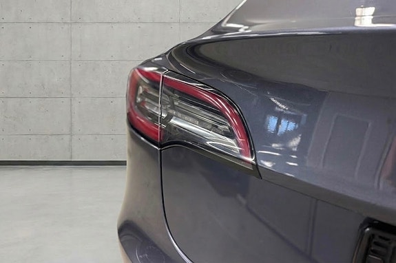 Tesla Model 3 5 of 18