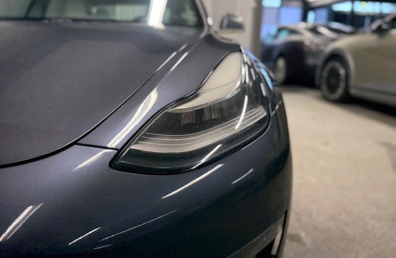 Tesla Model 3 7 of 18