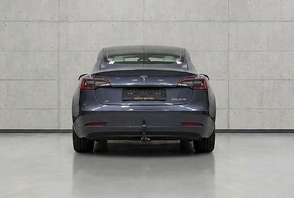 Tesla Model 3 3 of 18