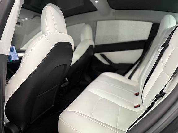 Tesla Model 3 17 of 18