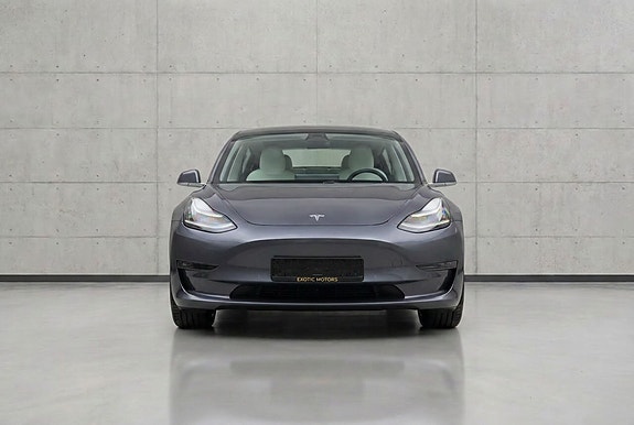 Tesla Model 3 2 of 18