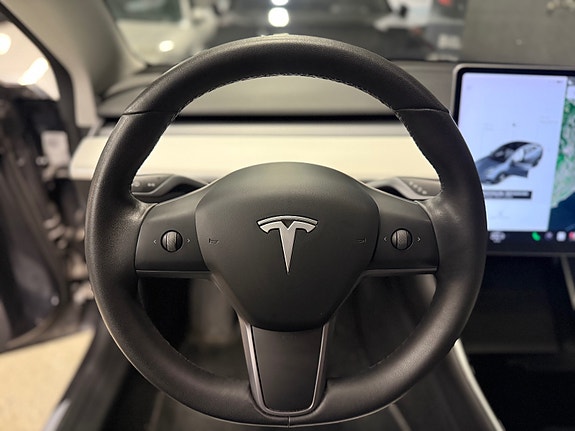 Tesla Model 3 11 of 18