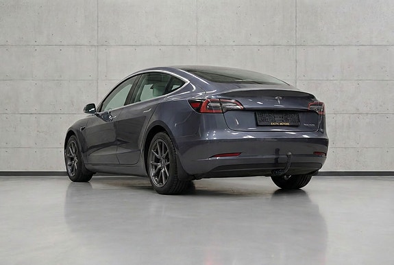 Tesla Model 3 4 of 18