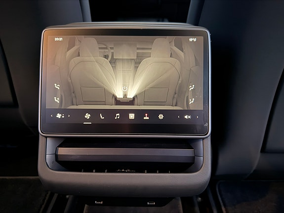 Tesla Model 3 19 of 26