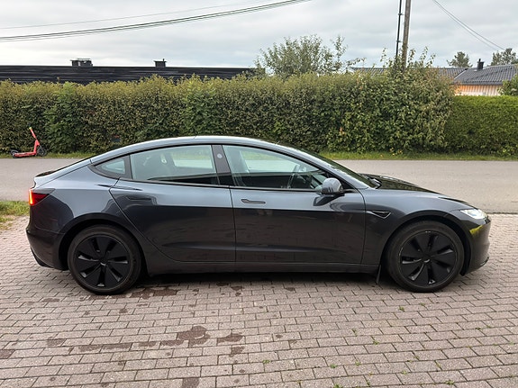 Tesla Model 3 4 of 26