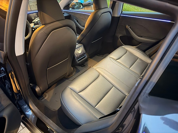 Tesla Model 3 20 of 26