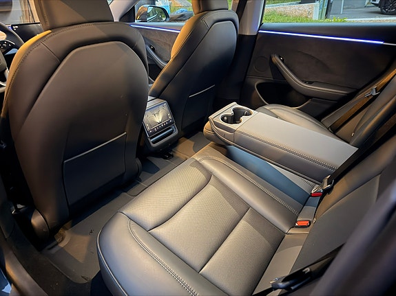 Tesla Model 3 21 of 26