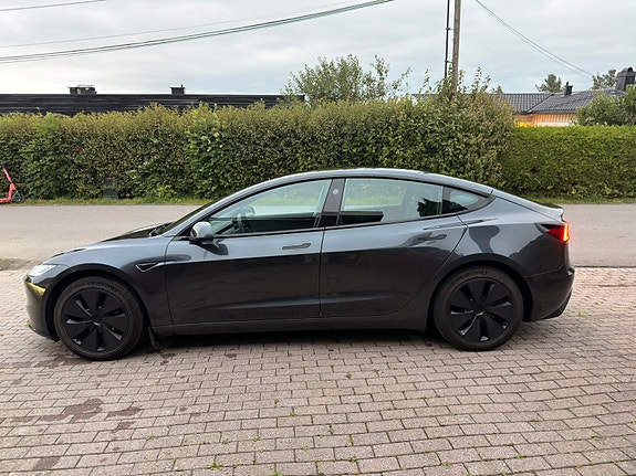 Tesla Model 3 8 of 26