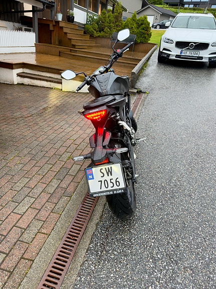 Honda CB 125 R 5 of 8