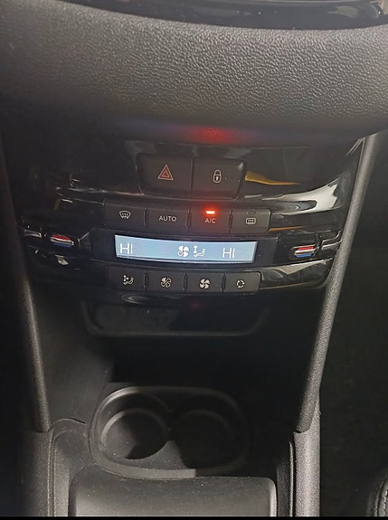 Peugeot 208 15 of 17